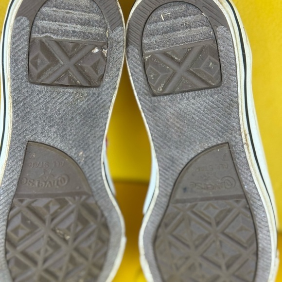 Converse All Star Red White Stars Low Top Sneakers Men's Sz 7 Women's 9 - Picture 6 of 7